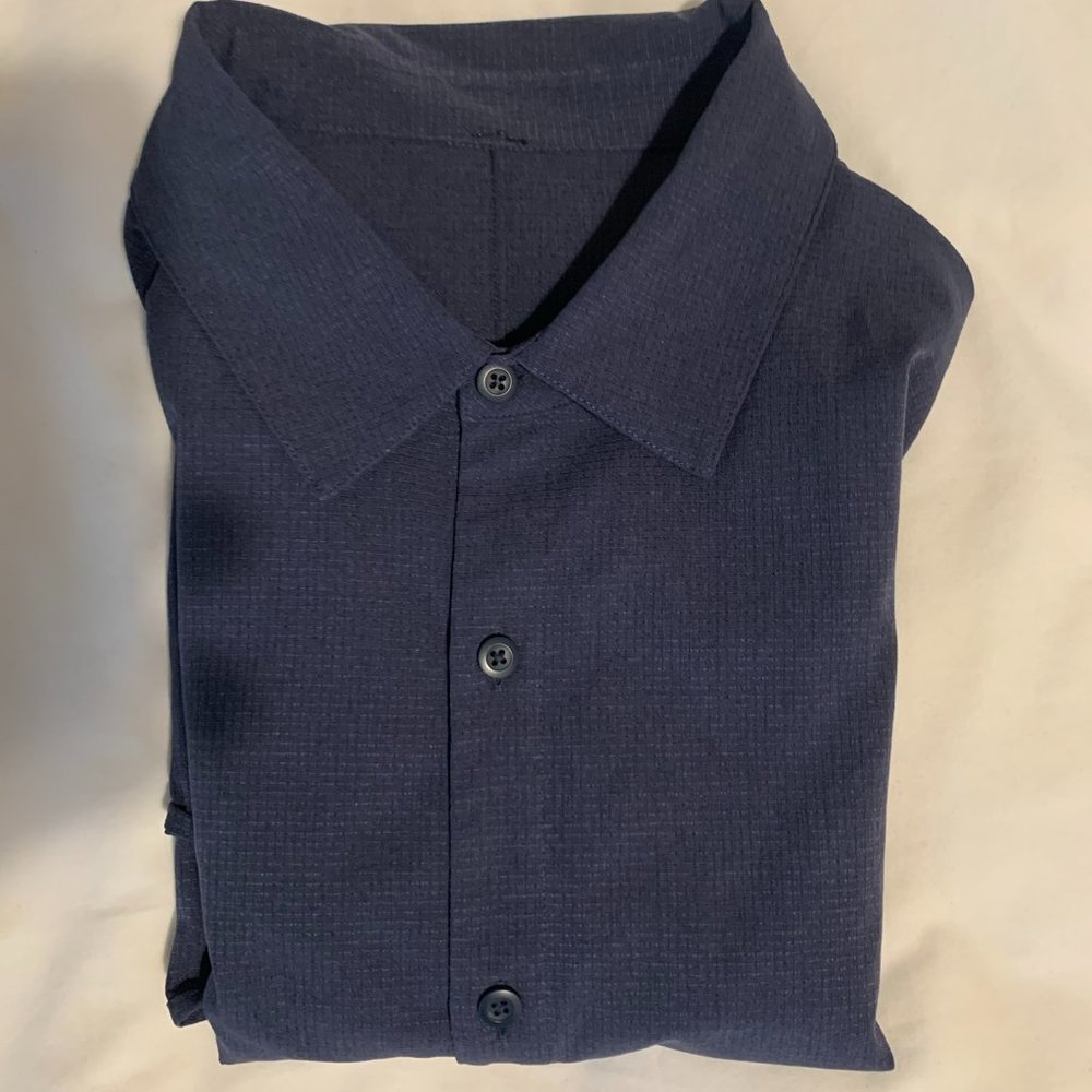 Lulelmon full buttondown short-sleeve L